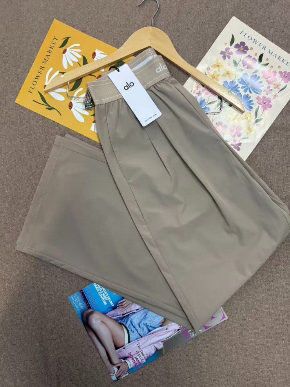 NWT🏵Alo Yoga Suit Up Trouser Gravel Color Regular 30-inch Inner Seam Length 🤍 - Picture 7 of 10